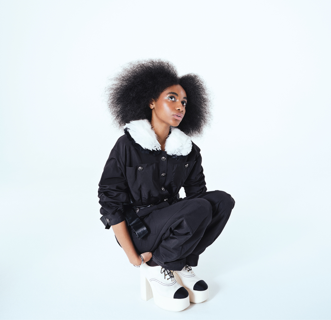 Gifda tukli jinsiy olatni batafsil korsatib otilgan.